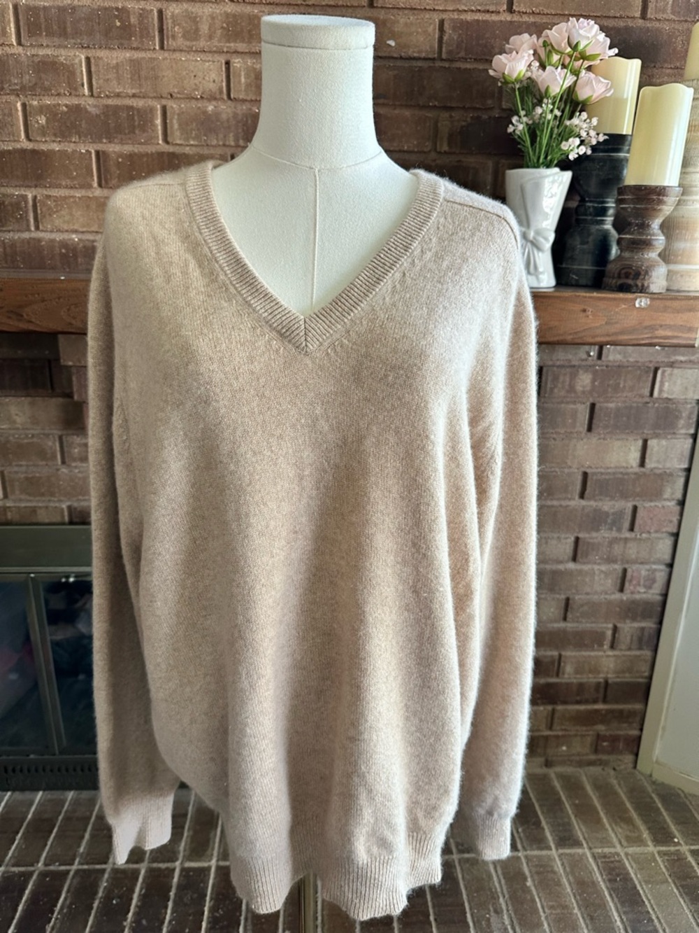 Alexander Julian Colours 100% Cashmere V-Neck Sweater Mens Large Tan Beige